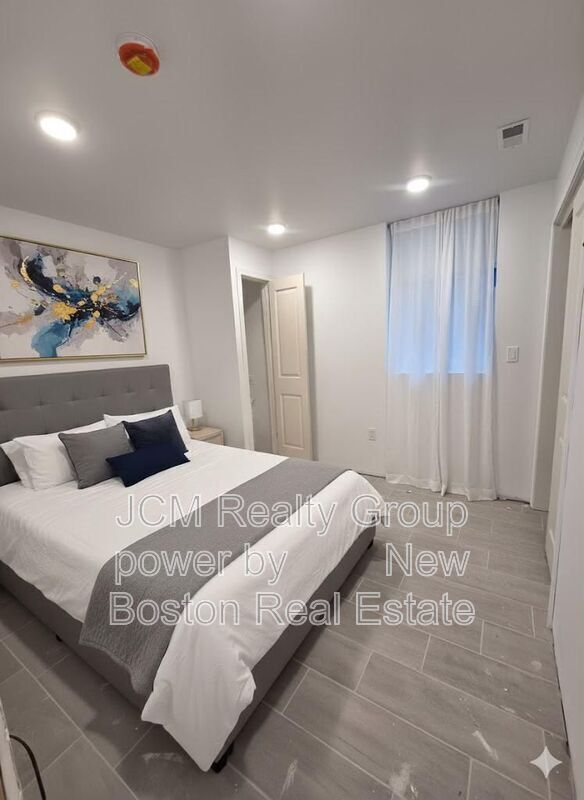 Building Photo - 139 Marlborough St