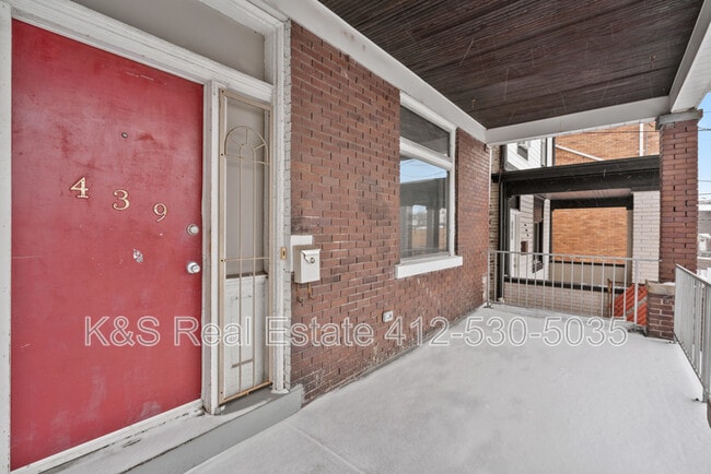 Building Photo - 439 Kingsboro St