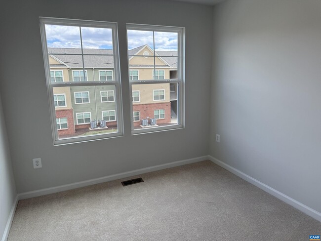 Building Photo - 99 Oldfield Dr