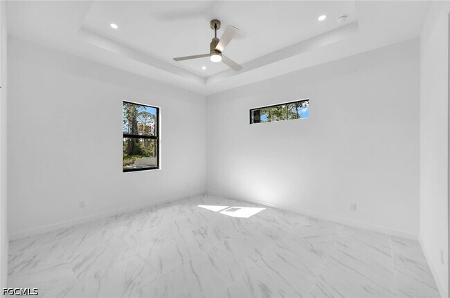Building Photo - 846 Cadis St E