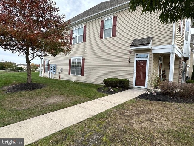 Building Photo - 702 Van Gogh Ct