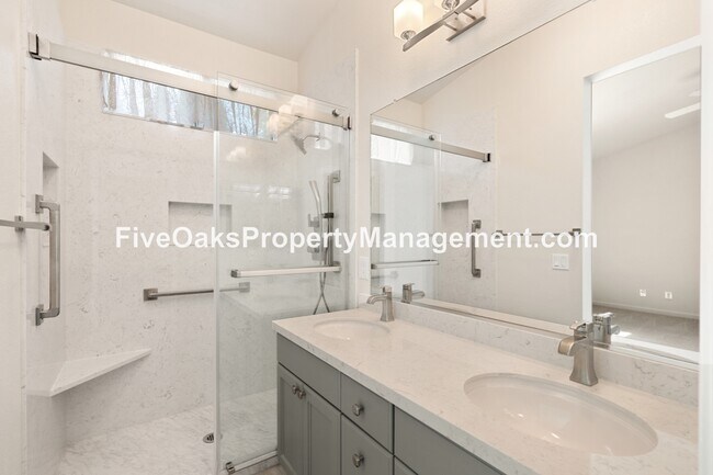 Building Photo - 885 Rathbone Cir
