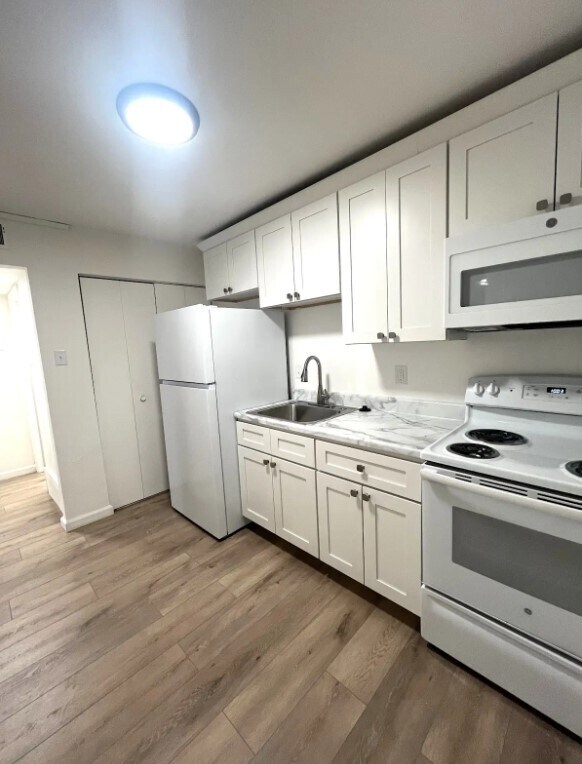 Building Photo - 4774 Kings Dr