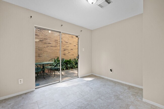 Building Photo - 3330 Beech Point Dr
