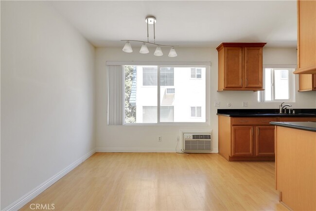 Building Photo - 972 Larrabee St