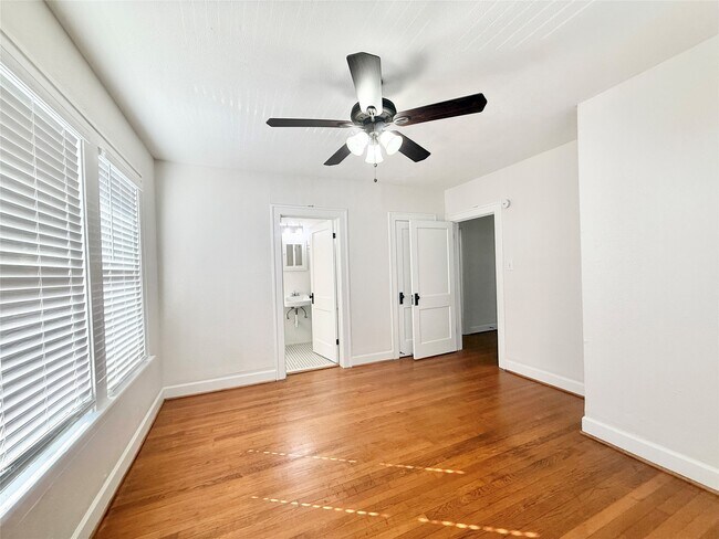 Building Photo - 1126 Berthea St