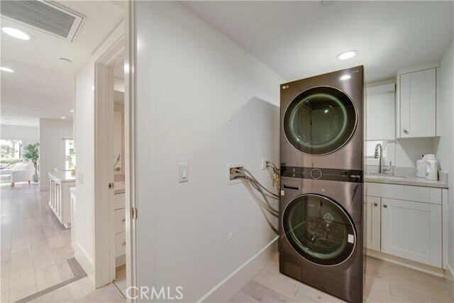 Building Photo - 608 Heliotrope Ave