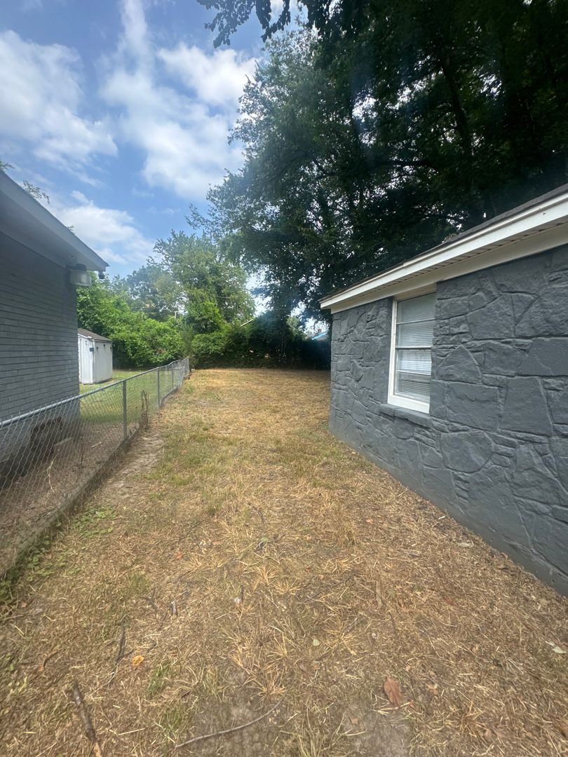 Building Photo - 2108 Curry Ave