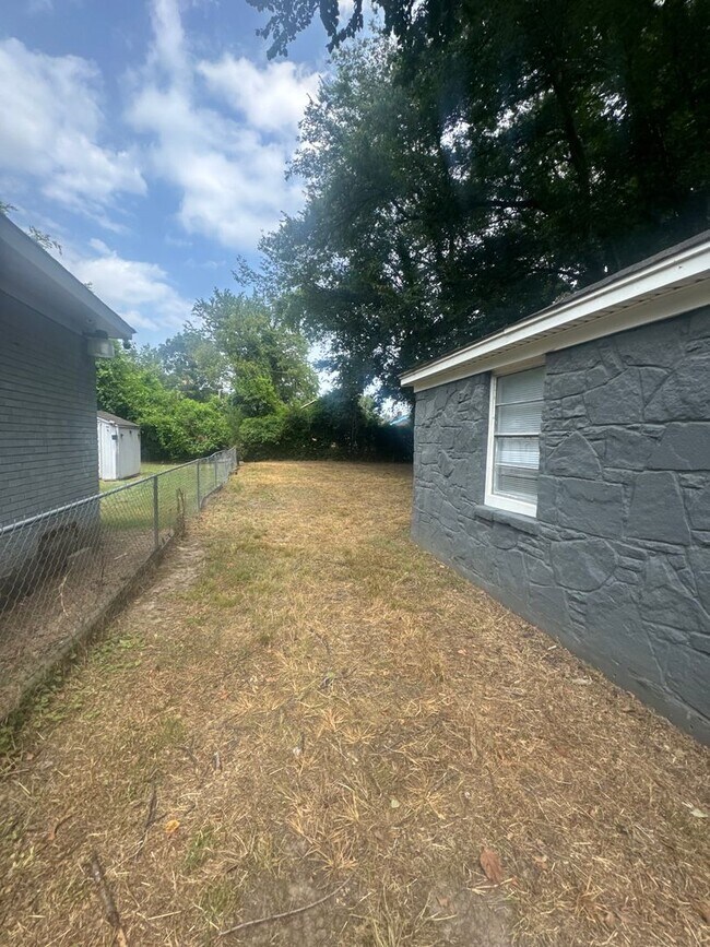 Building Photo - 2108 Curry Ave