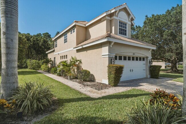 Building Photo - 609 SW St Thomas Cove