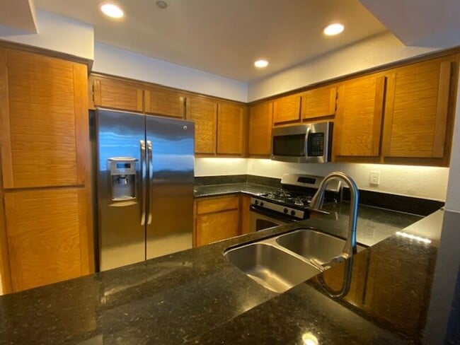 Building Photo - 6936 Gregorich Dr