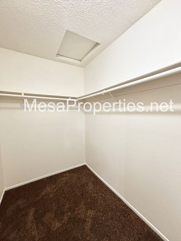 Building Photo - 15819 Cedarwood Pl