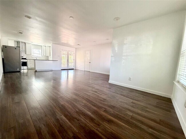 Building Photo - 1603 E 12th St