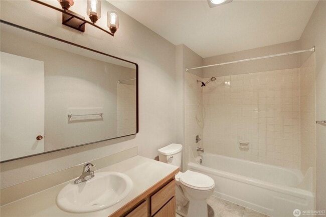 Building Photo - 2Bd/1.5Ba Kirkland Townhome