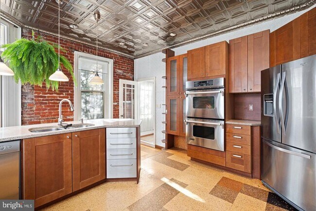 Building Photo - 846 LeCount St