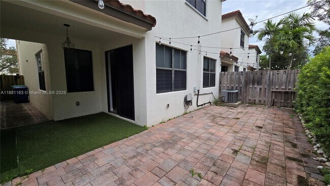 Building Photo - 10320 NW 70th Terrace