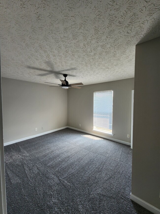 Building Photo - 100 Sheila Blvd