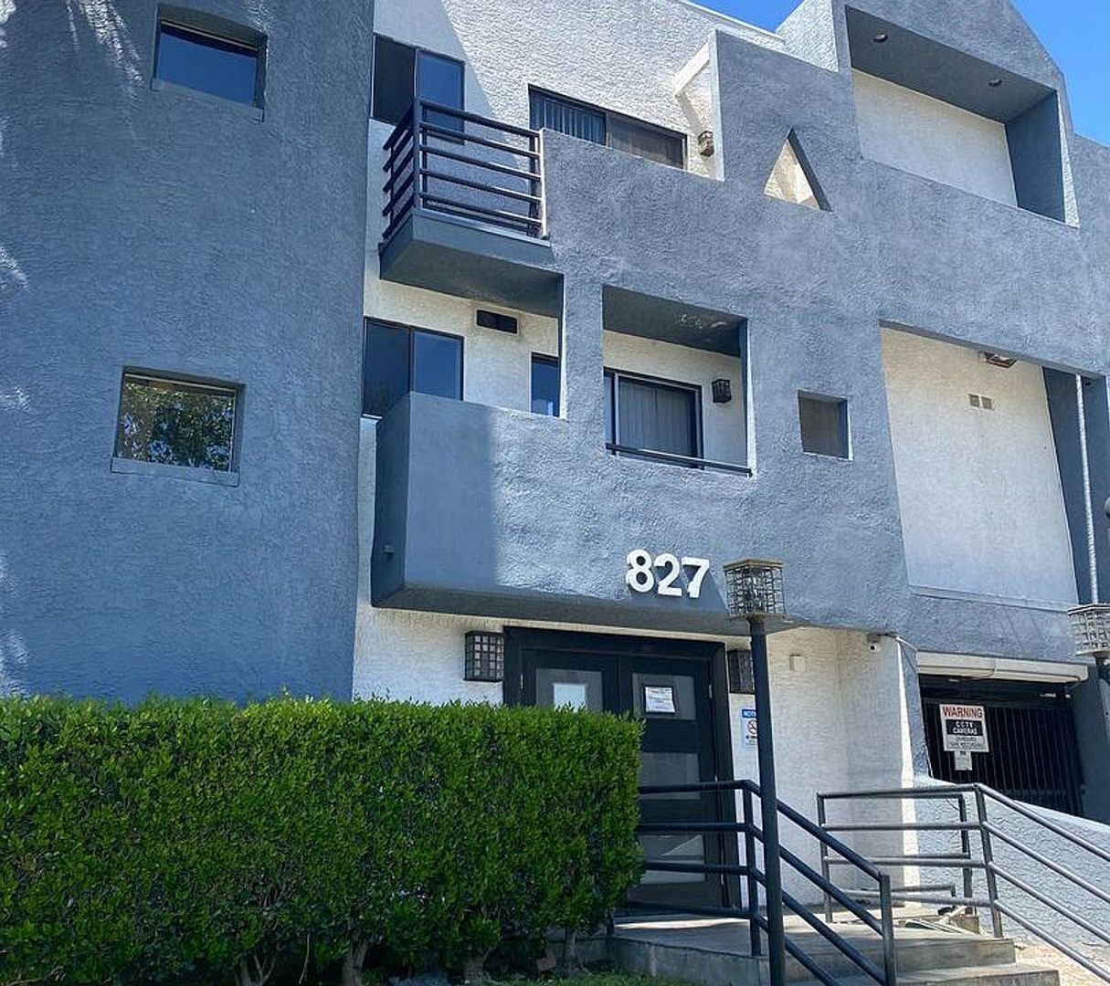 Building Photo - 827 S Wilton Pl