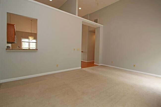 Building Photo - 155 Chelsea Cir