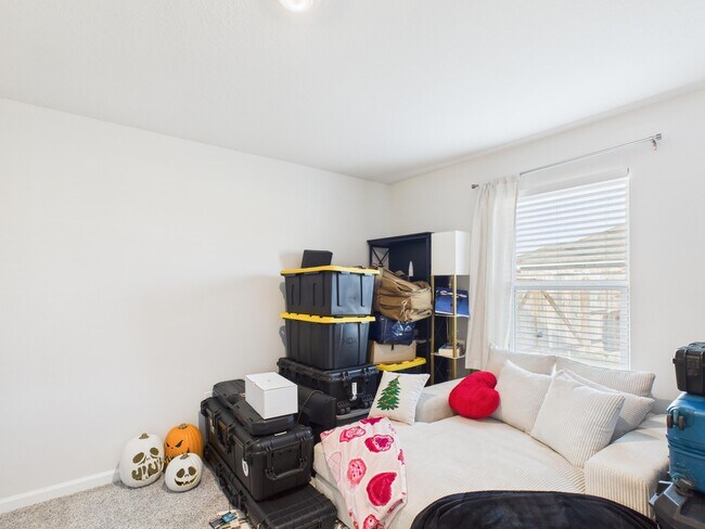 Building Photo - 8775 Clearbrook Dr