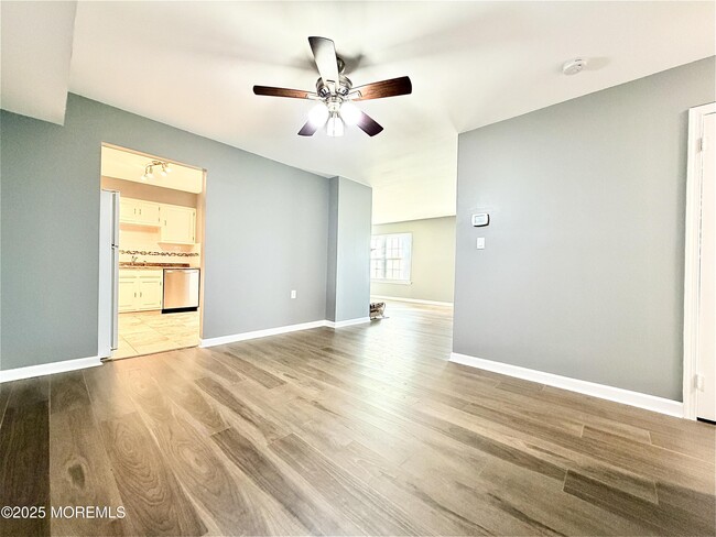 Building Photo - 304 Wellington Pl