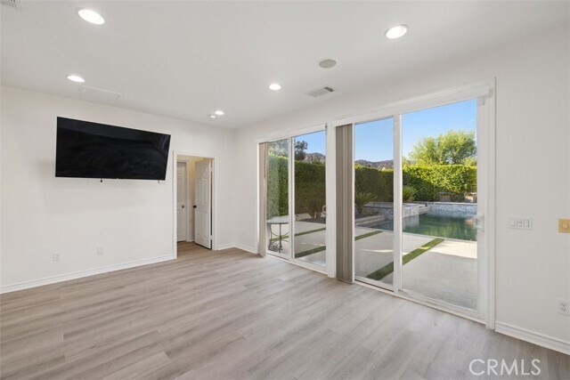 Building Photo - 9651 Sagebrush Ave