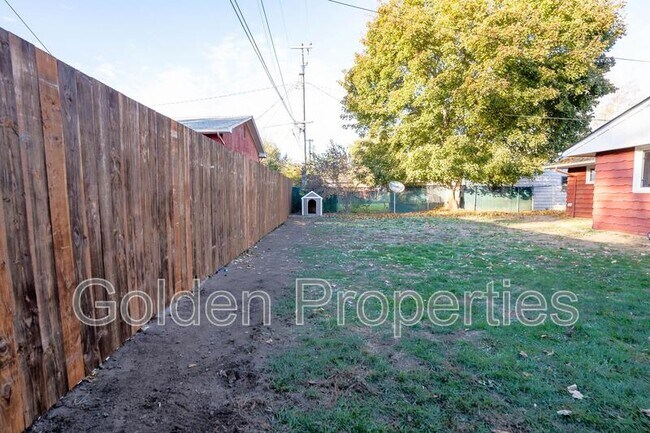 Building Photo - 1013 N 14th St