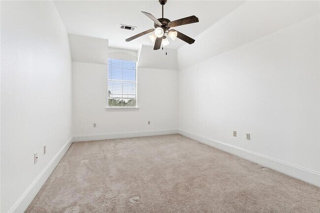 Building Photo - 109 Grand Champions Ln