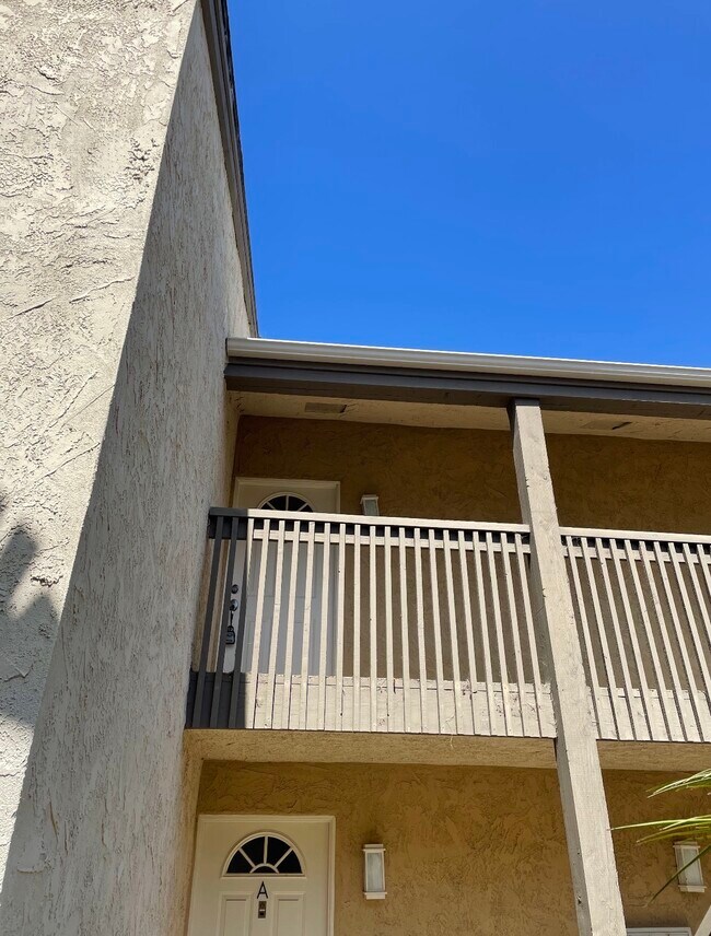 Building Photo - 8525 Villa La Jolla Dr