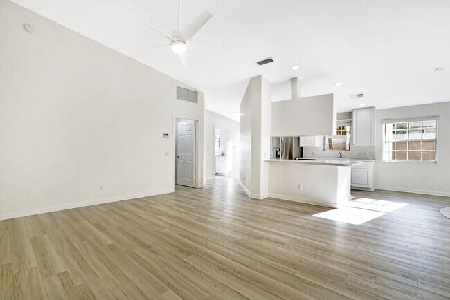 Building Photo - 8128 Montserrat Pl