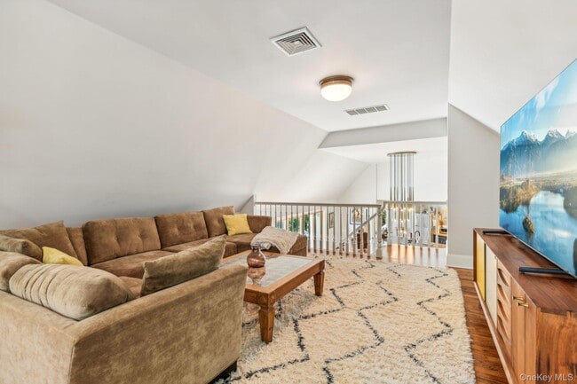 Building Photo - 17 Oak Meadow Ln