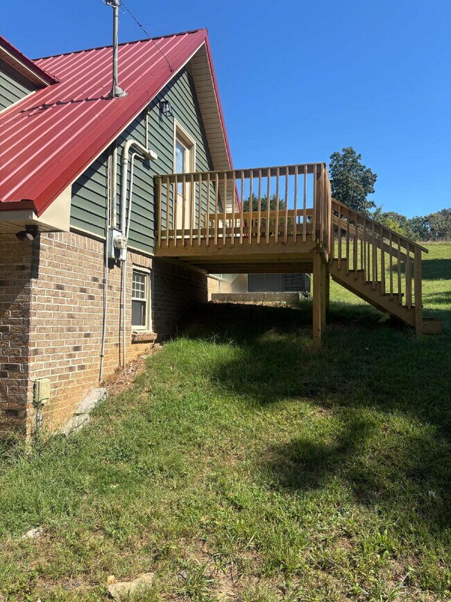 Building Photo - UNIQUE !  3-Bed Home with Scenic Views in ...