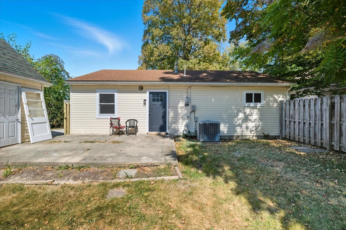 Building Photo - 710 E Chestnut St