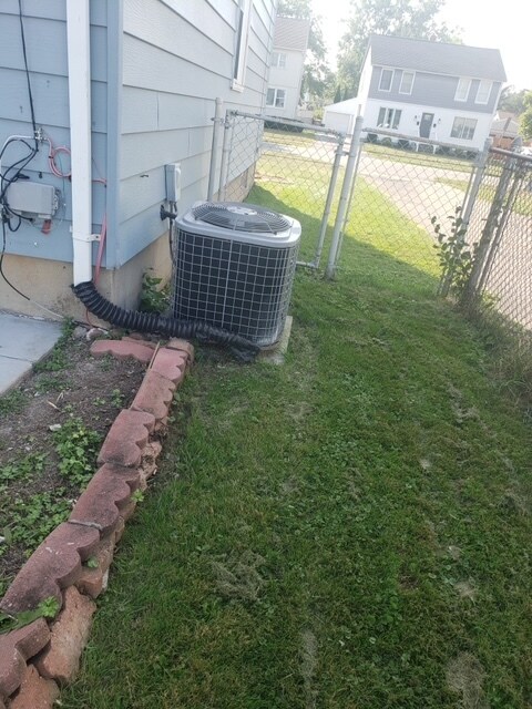 Building Photo - 51 Montfort Dr