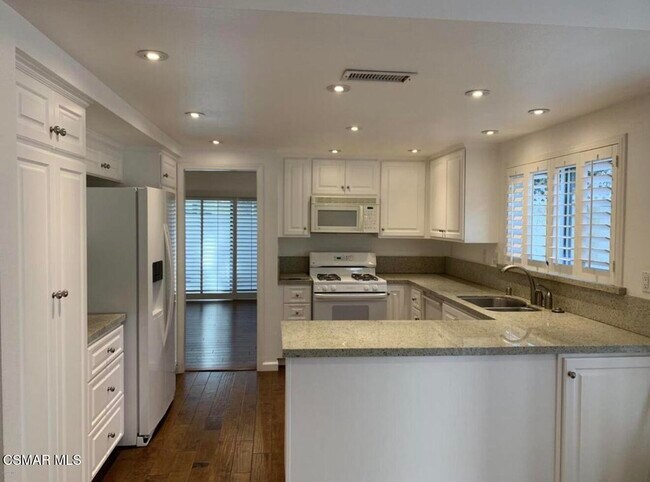 Building Photo - 924 Thistlegate Rd