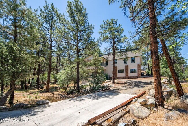Building Photo - 847 Clubhouse Dr