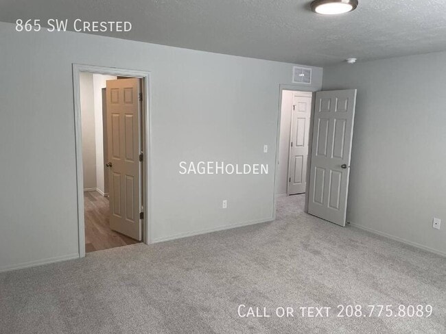 Building Photo - 865 SW Crested-
