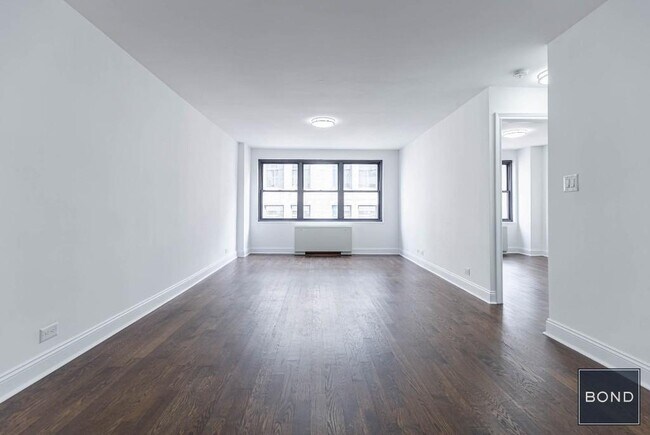 Primary Photo - 96 Fifth Avenue