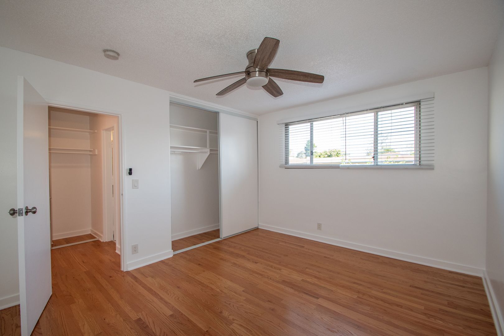 Building Photo - 11143 Aqua Vista St