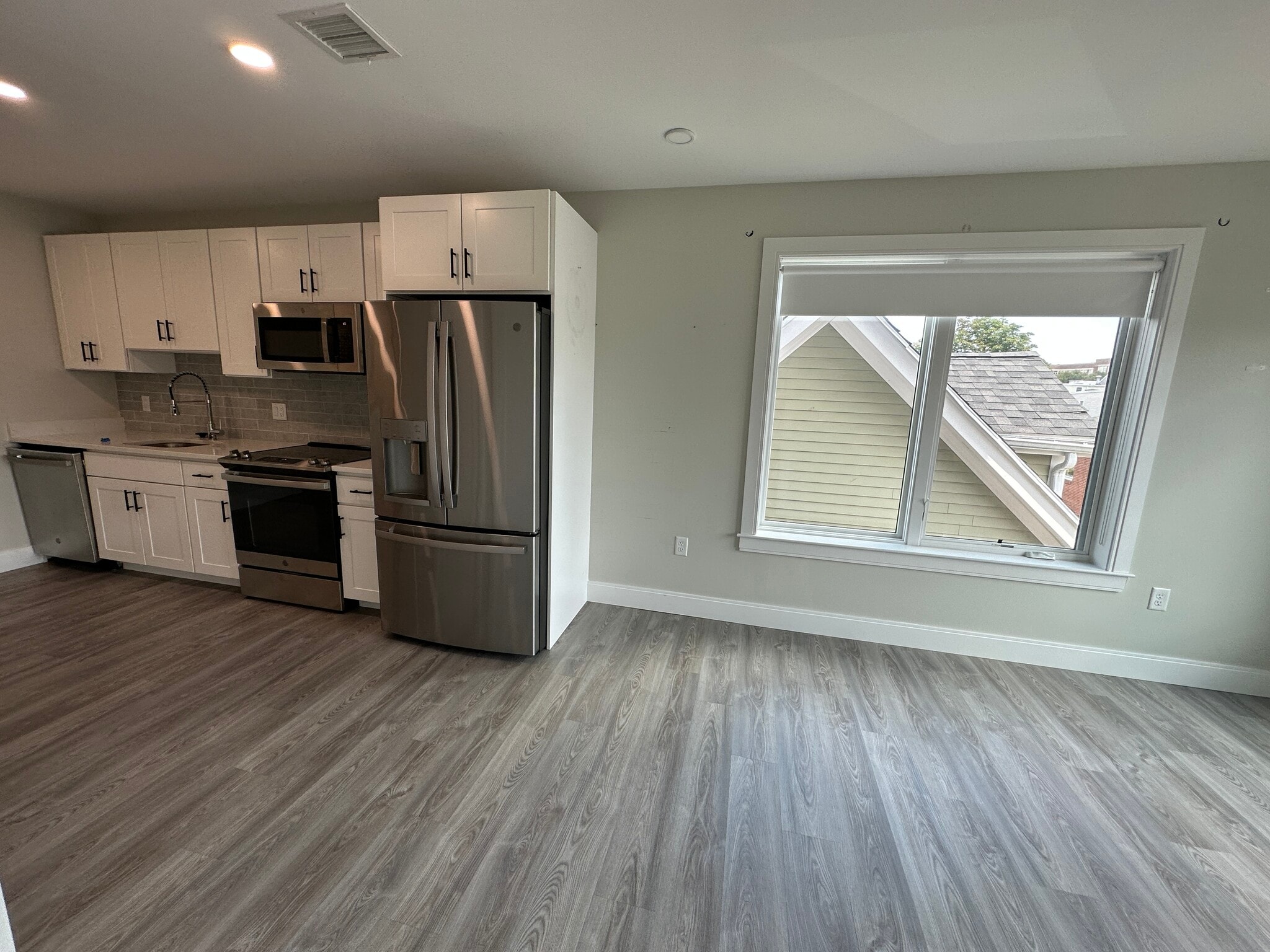 Building Photo - 206 Old Colony Ave