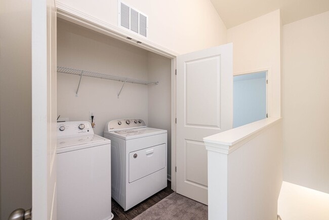 Building Photo - BEAUTIFUL 2 Bedroom Townhome in MIDLAND AVAILABLE MARCH 2026