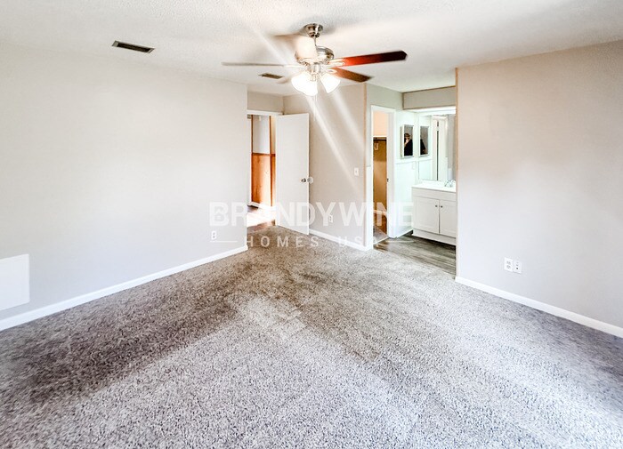 Building Photo - 10498 Arrowhead Dr