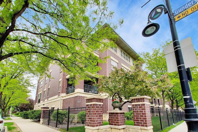 Building Photo - 6436 Roosevelt Rd