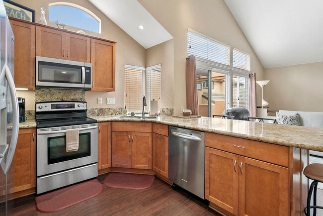 Building Photo - Furnished Bear Brand condo with Walkabilit...