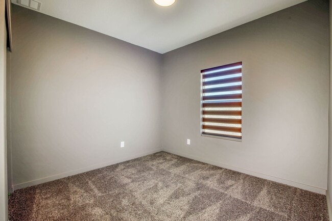 Building Photo - Beautiful East side House 4 bed-2.5 baths, part of The Overlook Casa Club that includes Swimming ...