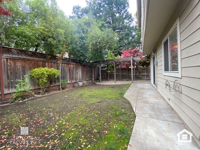 Building Photo - Lovely Updated 3BD/2.5BA Home Located In Fryer Creek!