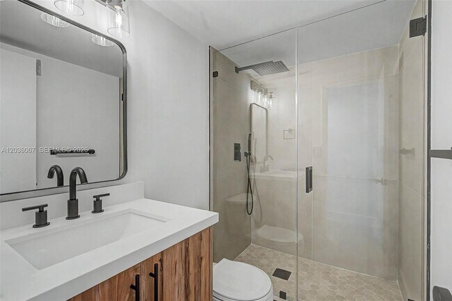 Building Photo - 5555 Collins Ave