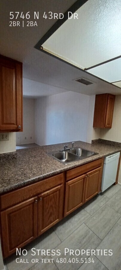 Building Photo - 5746 N 43rd Dr