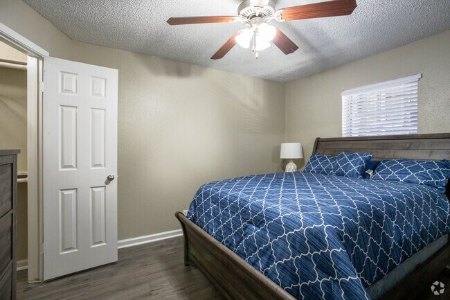 1 BA, 1 BA - 706 SF - Watermill Apartments