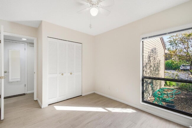 Building Photo - Woodhaven Condominium